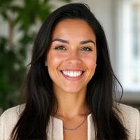 Retrato de Sofía Morales, nutricionista enfocada en la nutrición plant-based para el rendimiento.